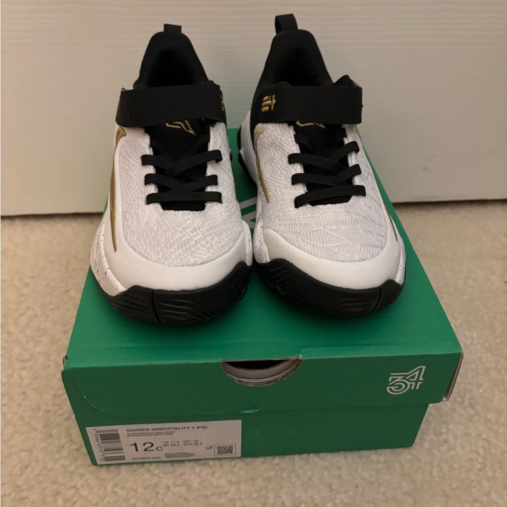 Kids Nike Giannis Immortality 4 Black/ Metallic Gold-White
